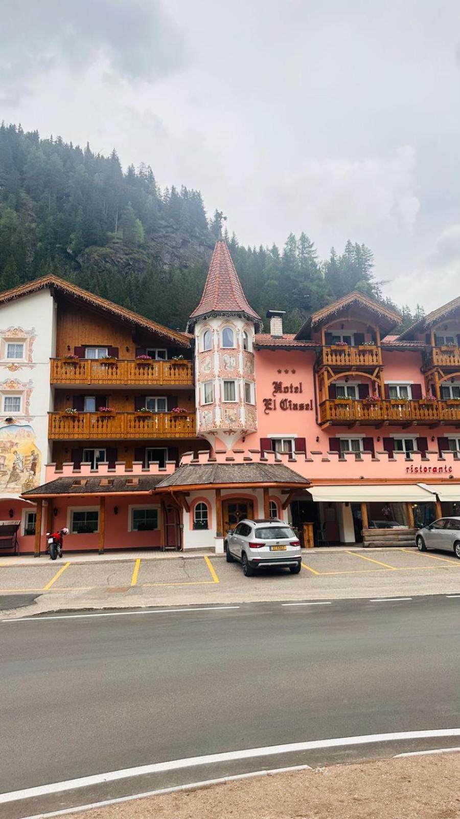 El Ciasel Hotel Canazei Exterior photo